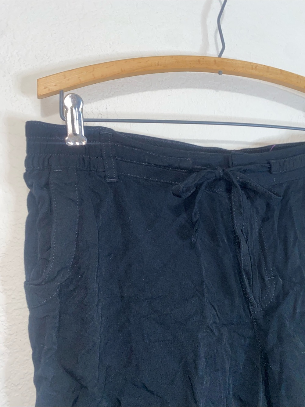 🪼Gloria Vanderbilt black shorts with tie! - Picture 2 of 8